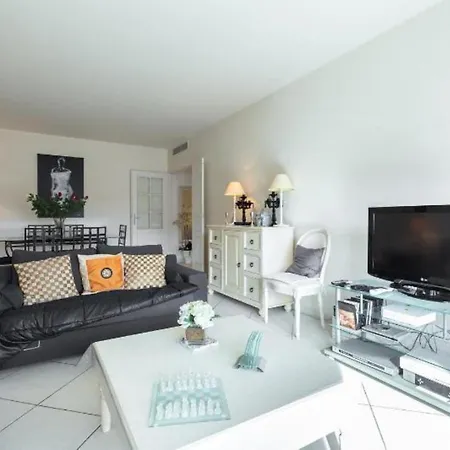 Centre 2mins From Stunning 3-bed Appartement *