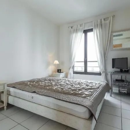 Centre 2mins From Stunning 3-bed Appartement Cannes