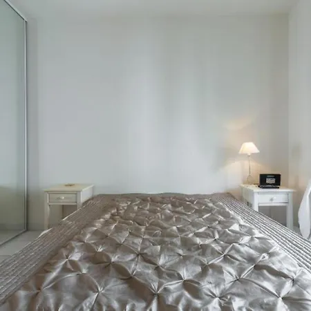 Lejlighed Centre 2mins From Stunning 3-bed *