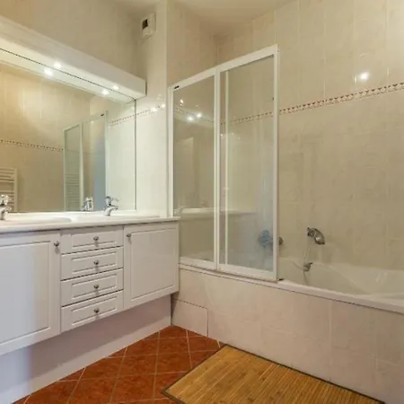 Centre 2mins From Stunning 3-bed