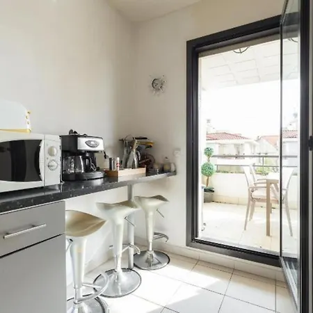 Apartment Centre 2mins From Stunning 3-bed