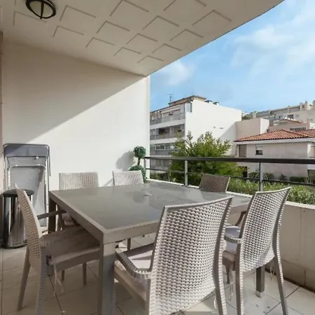 Centre 2mins From Stunning 3-bed Cannes