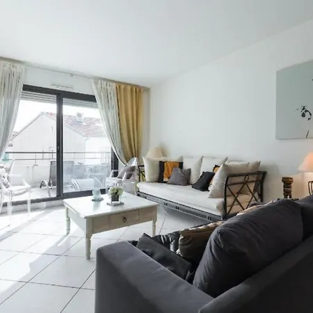 Centre 2mins From Stunning 3-bed *