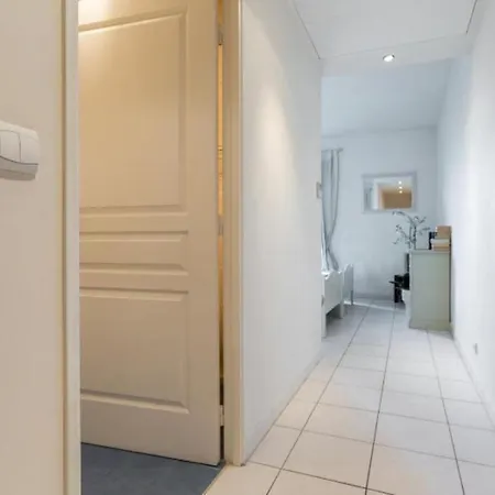 Apartment Centre 2mins From Stunning 3-bed *