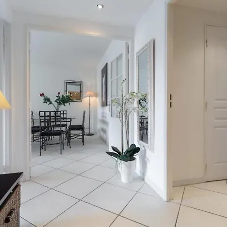 Centre 2mins From Stunning 3-bed * 칸느