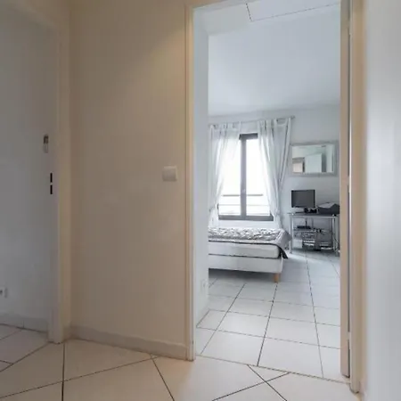 Centre 2mins From Stunning 3-bed *